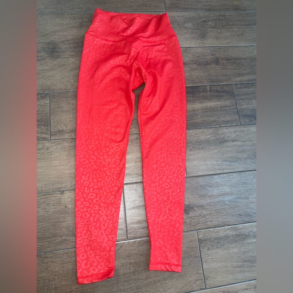 Buff bunny RED leggings. Never worn!!!! Size small